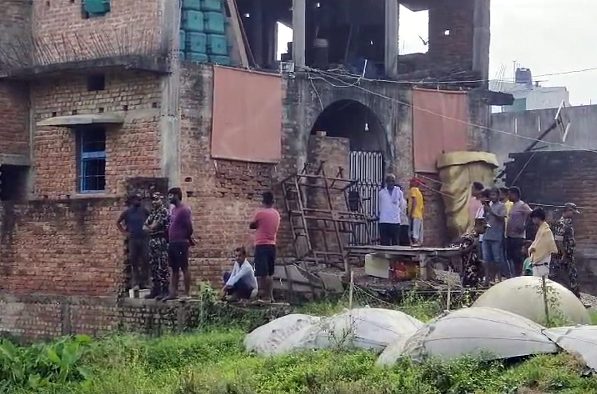 PTI : mukesh sahani father murder